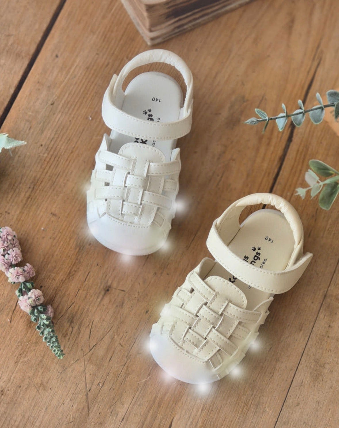 Koongs Koongs LED Lyon sandals